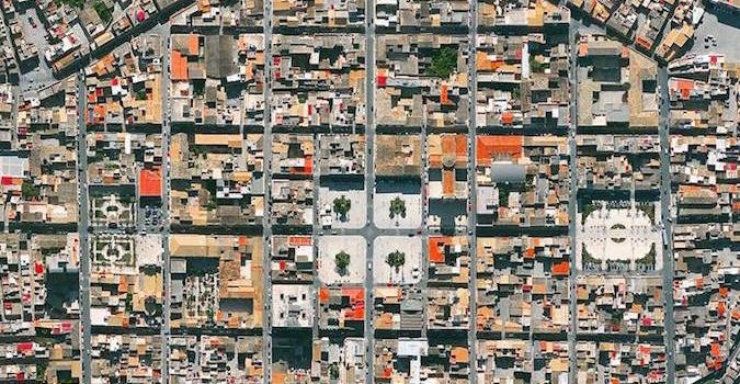 The new town of Avola arose inside the estate of the Prince Nicolò Aragona Pignatelli, Duke of Terranova,and therefore was a feudal town..